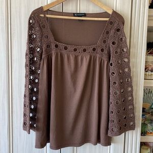 Gorgeous Brown Top w Lace Sleeve Cutouts